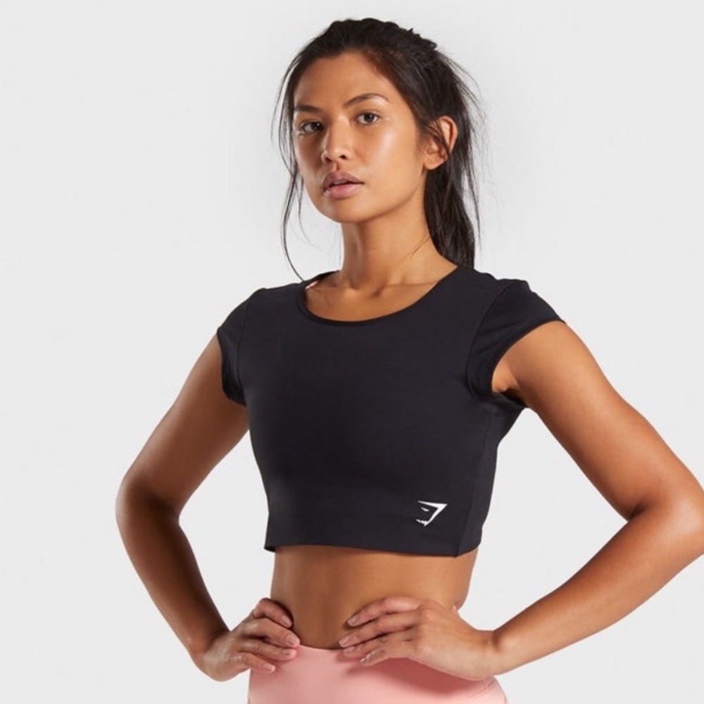 Gymshark women crop top size M. Black very good condition